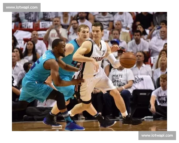 火箭对阵黄蜂直播解析年轻核心对决赛场走势全看点攻防博弈球星表现